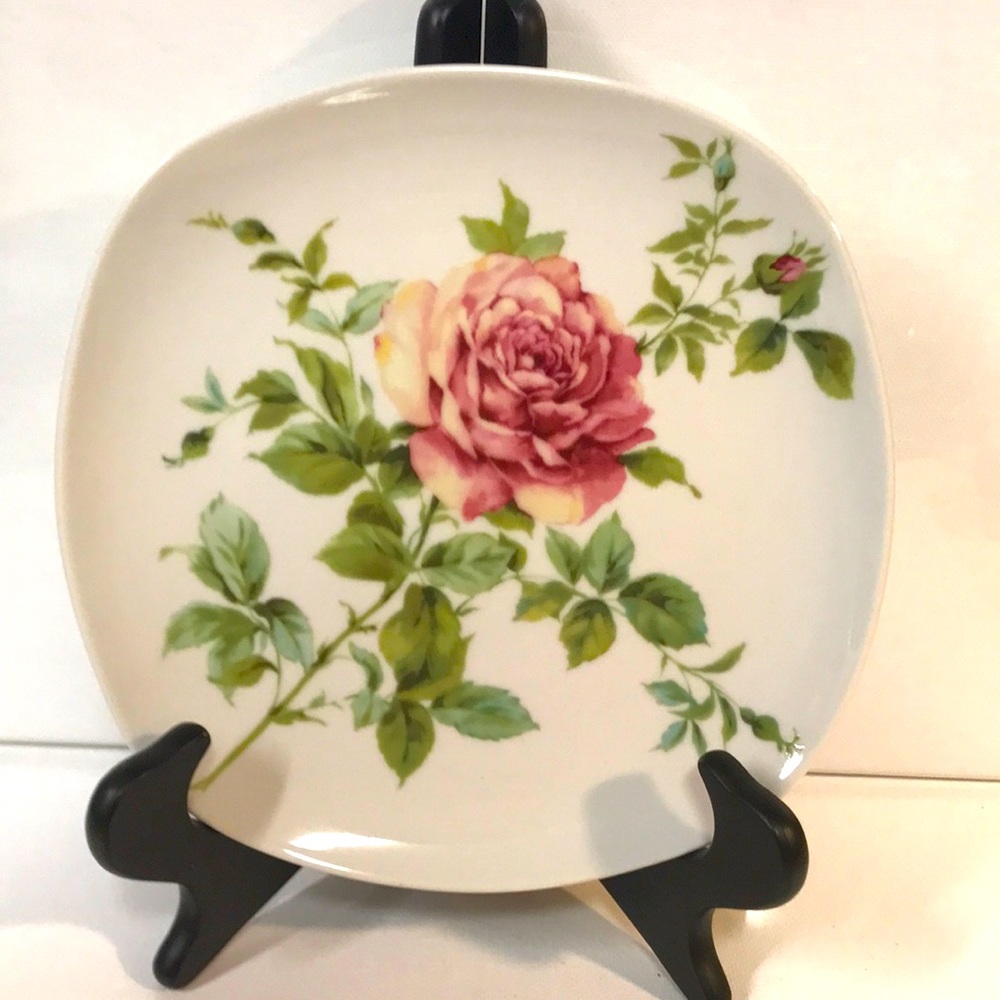 Set of Four I. Godinger & Co. Flower Dessert Plates